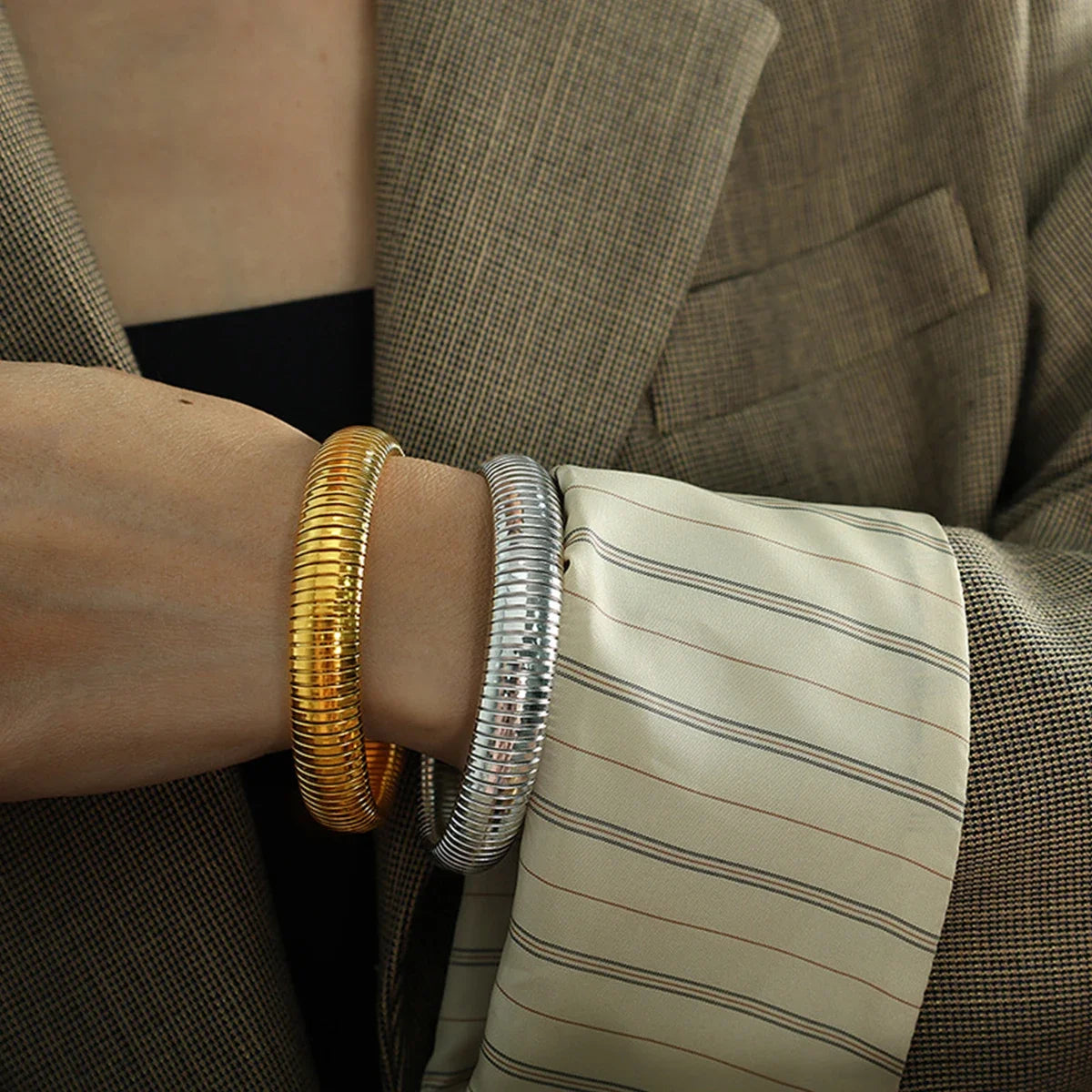 Brazalete de Acero Inoxidable Bañado en Oro 18k Tipo Serpiente