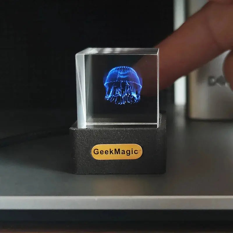 Cubo Holográfico GeekMagic – Reloj, Álbum GIF y Estación Meteorológica Inteligente de Escritorio ¡Todo Chido!