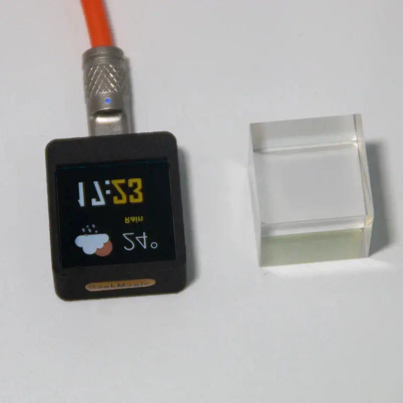 Cubo Holográfico GeekMagic – Reloj, Álbum GIF y Estación Meteorológica Inteligente de Escritorio ¡Todo Chido!