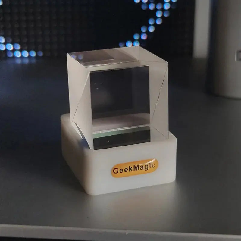 Cubo Holográfico GeekMagic – Reloj, Álbum GIF y Estación Meteorológica Inteligente de Escritorio ¡Todo Chido!