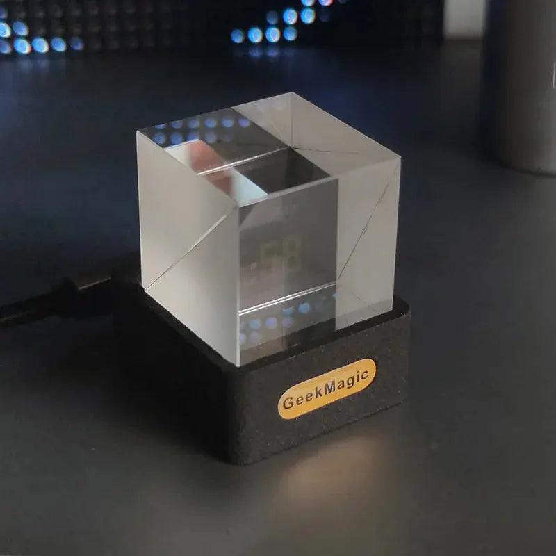 Cubo Holográfico GeekMagic – Reloj, Álbum GIF y Estación Meteorológica Inteligente de Escritorio ¡Todo Chido!