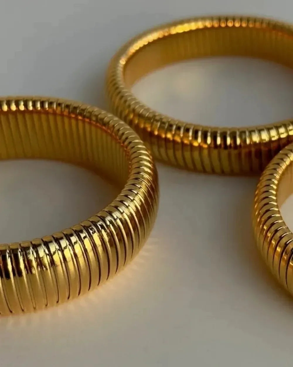 Brazalete de Acero Inoxidable Bañado en Oro 18k Tipo Serpiente