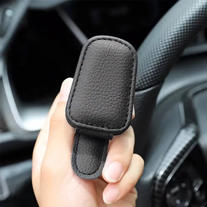 Clip Magnético para Gafas y Tickets – Soporte de Cuero para Auto ¡Todo Chido!