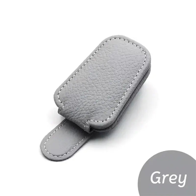 Clip Magnético para Gafas y Tickets – Soporte de Cuero para Auto ¡Todo Chido!