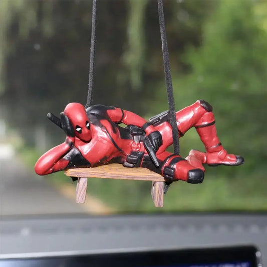 Adorno de Retrovisor Deadpool – Colgante Divertido con Libro 'SUCK IT' ¡Todo Chido!