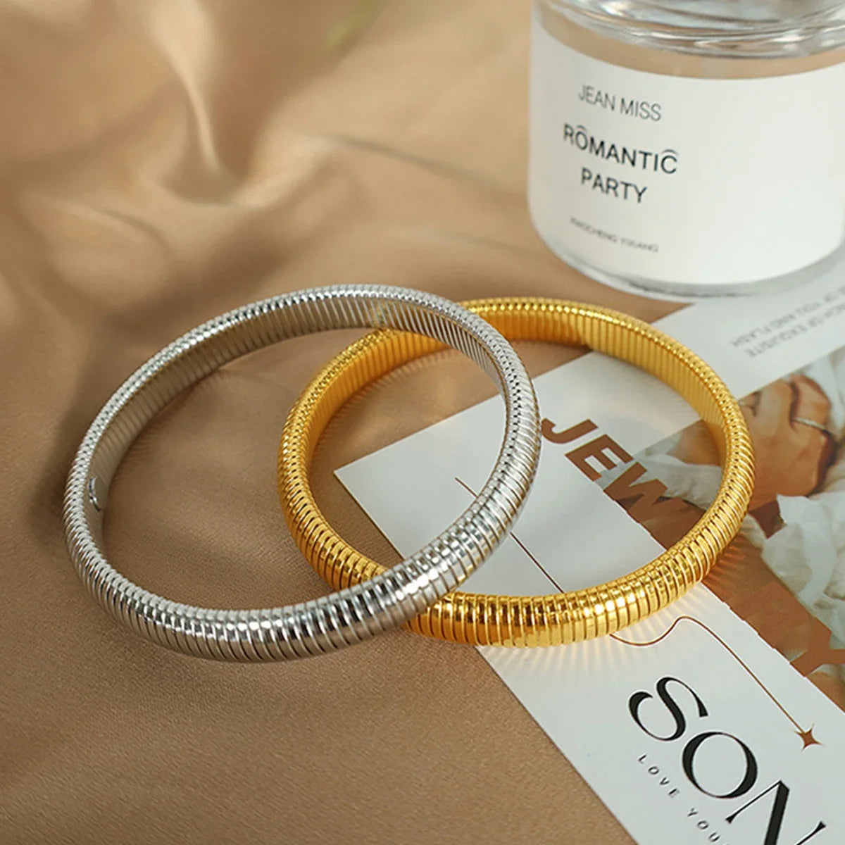 Brazalete de Acero Inoxidable Bañado en Oro 18k Tipo Serpiente
