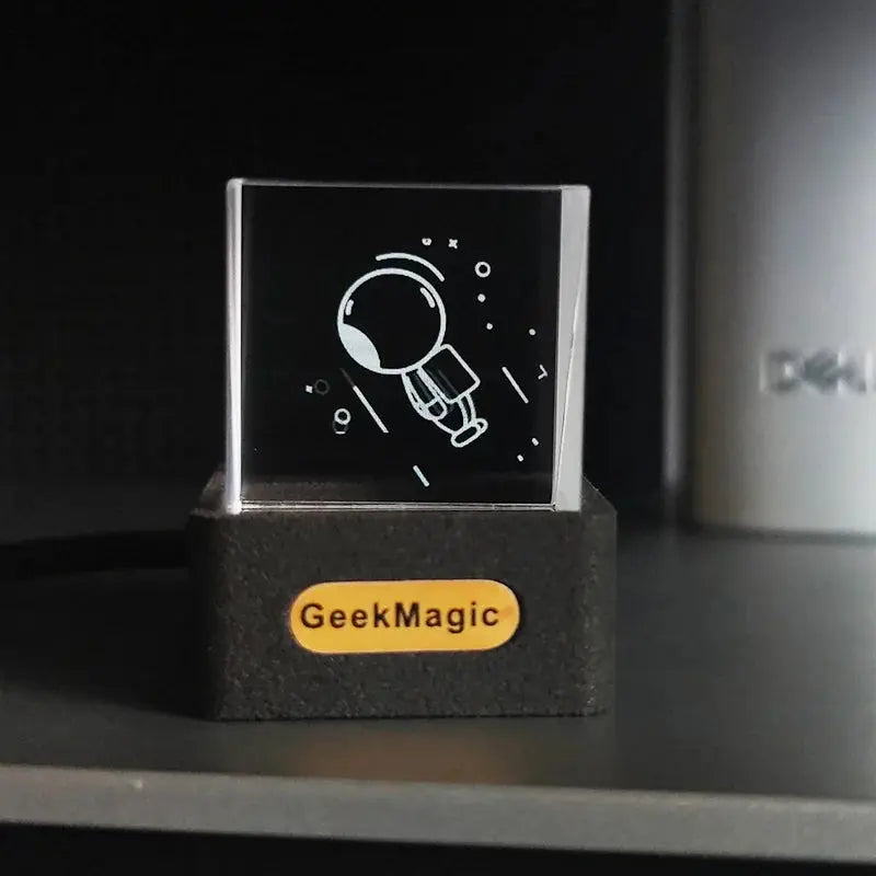 Cubo Holográfico GeekMagic – Reloj, Álbum GIF y Estación Meteorológica Inteligente de Escritorio ¡Todo Chido!